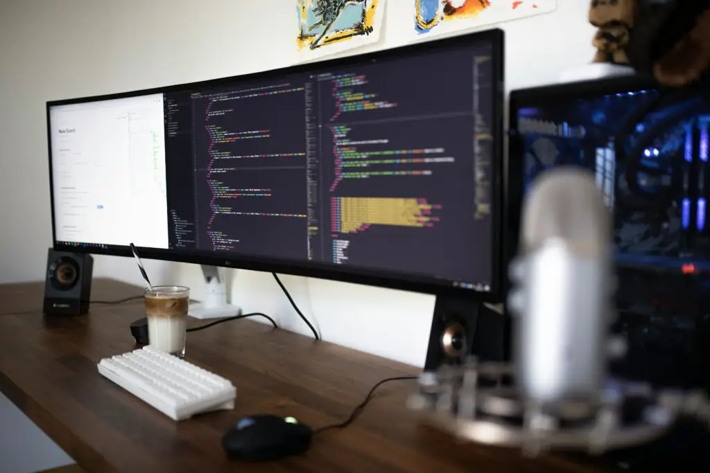 Extra großer homeoffice curved monitor anstatt 3 normale Bildschirme.